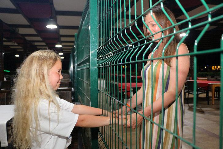 Antalya'da otel ve sahil tel örgülerle ayrıldı, turistler mağdur oldu G1