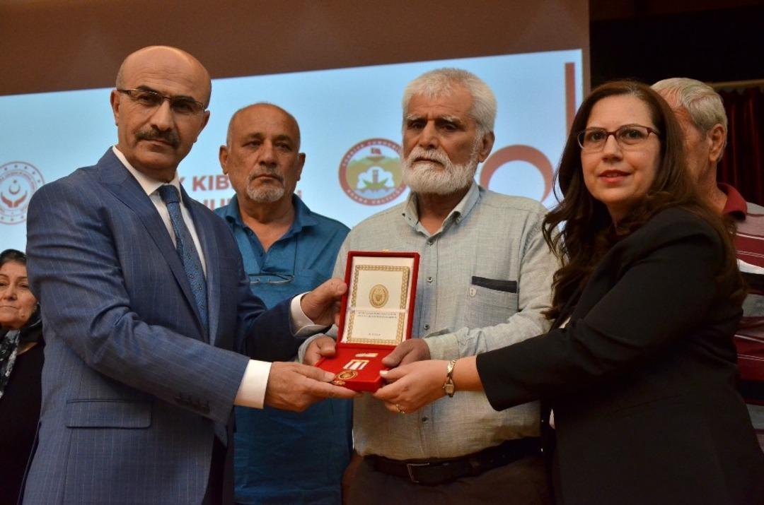 Kıbrıs gazilerine madalya ve berat