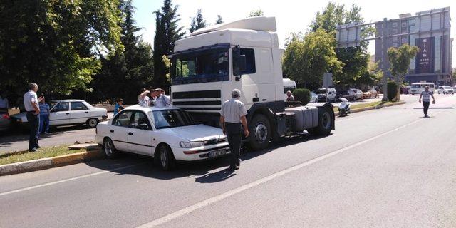 Önüne otomobili sürükledi: 1 Yaralı