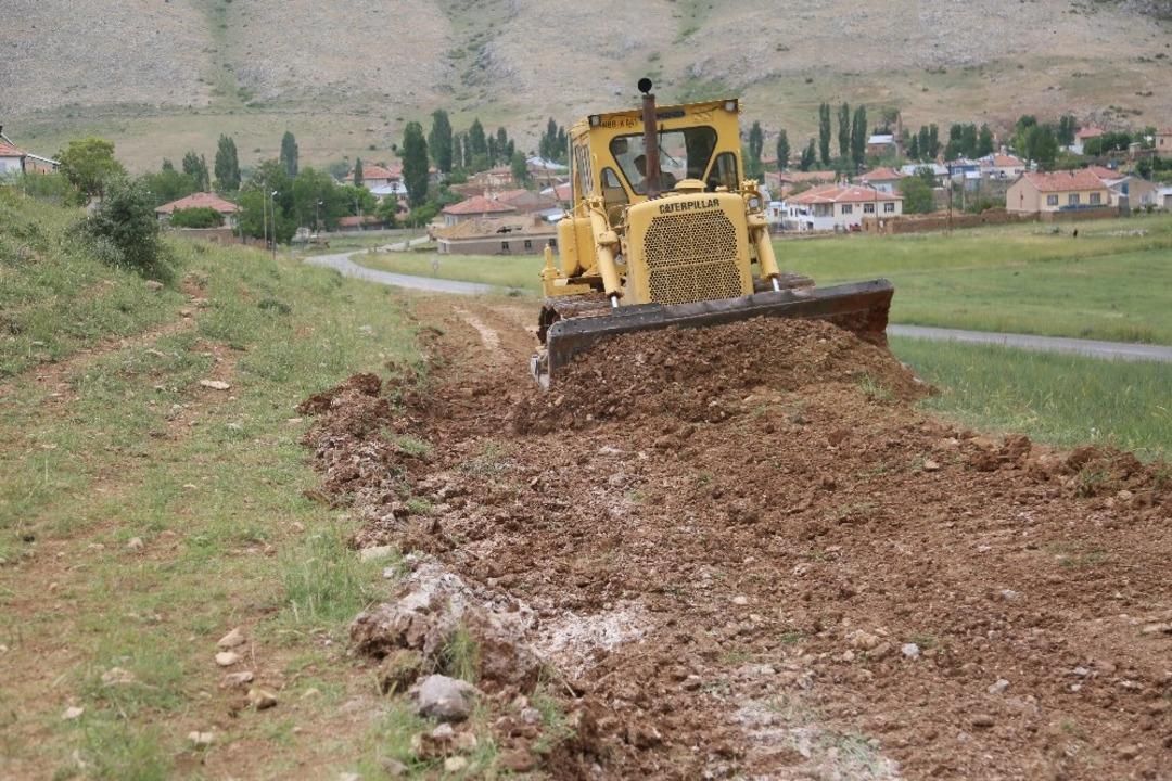 Develi Belediyesi&rsquo;nin kırsal mahallelerdeki &ccedil;alışmaları s&uuml;r&uuml;yor