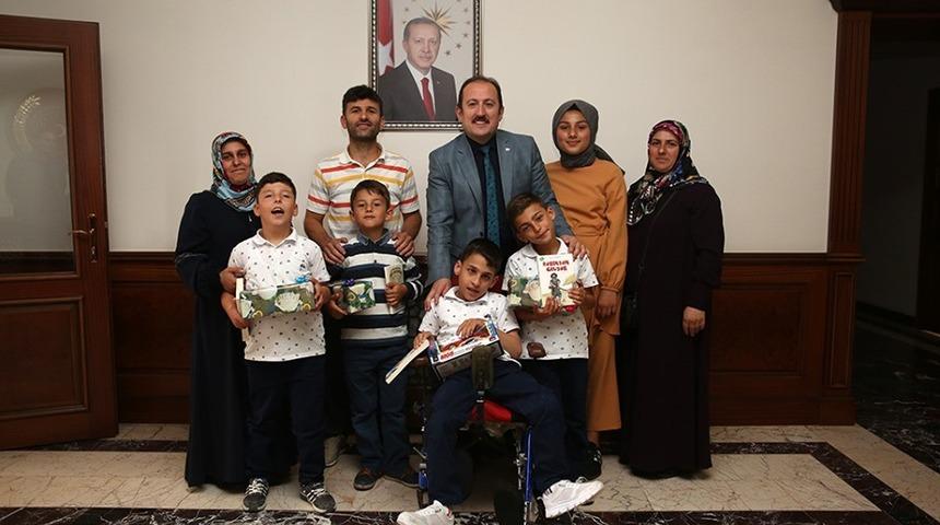 &Uuml;&ccedil;&uuml;z kardeşler Vali Ali Hamza Pehlivan&rsquo;ı ziyaret etti