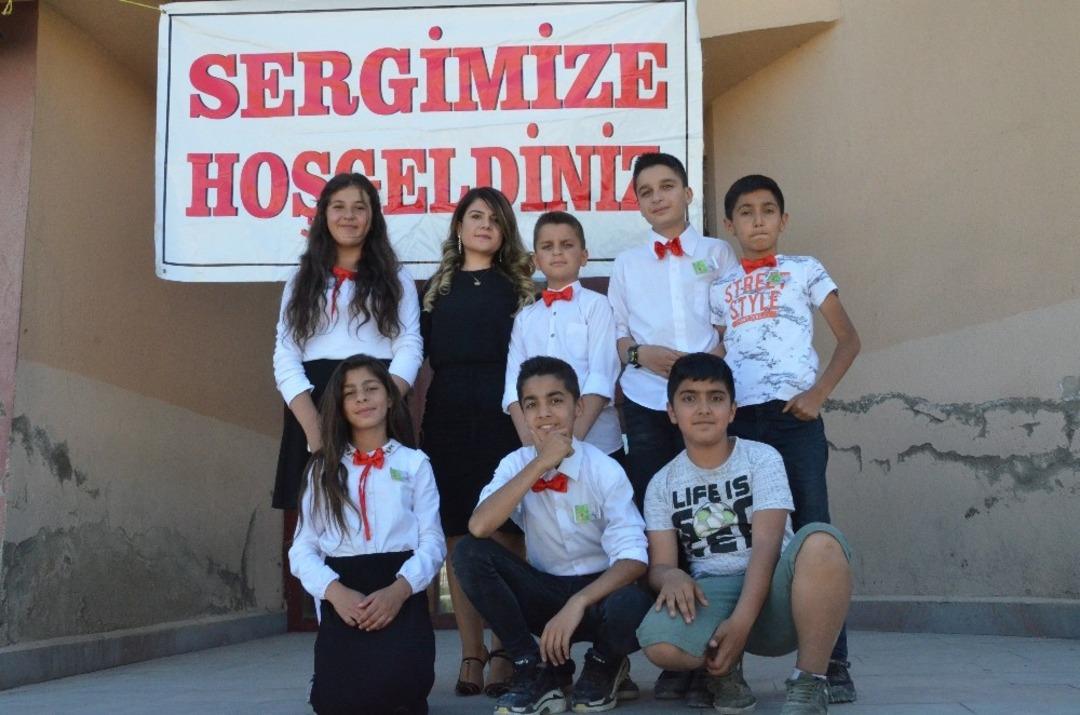 Y&uuml;ksekovalı &ouml;ğrenciler acı hadiseleri yaptıkları resimlerle umuda &ccedil;evirdi