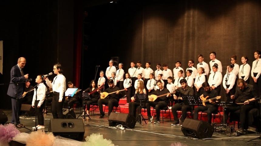 İlkadım&rsquo;da Anadolu&rsquo;dan ezgiler kulakların pasını sildi