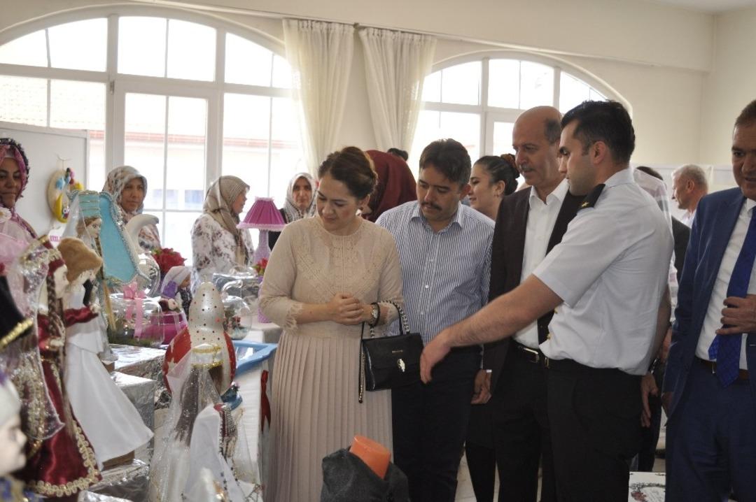 Şuhut Halk Eğitim Merkezinde yıl sonu sergisi