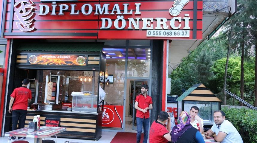  İş bulamayan mühendis ‘diplomalı’ dönerci dükkanı açtı 