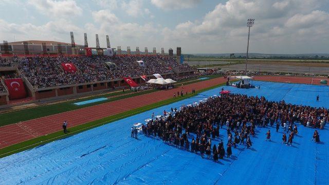 2 bin 342 öğrencinin mezuniyet sevinci