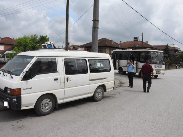 Düzce Belediyesi kaldırıma park edenlere ceza yağdırdı