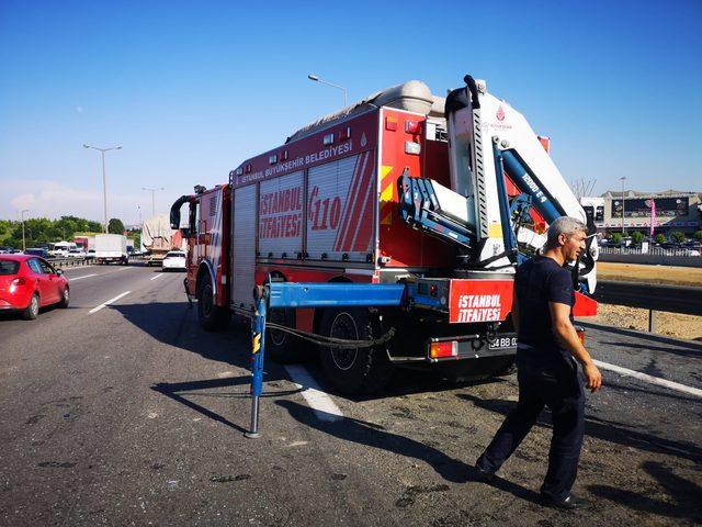 Pendik'teki zincirleme trafik kazası tem'de trafik yoğunluğuna neden oldu