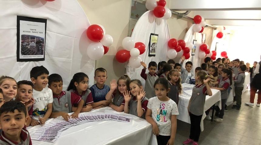 Minik Eller Yazıyor