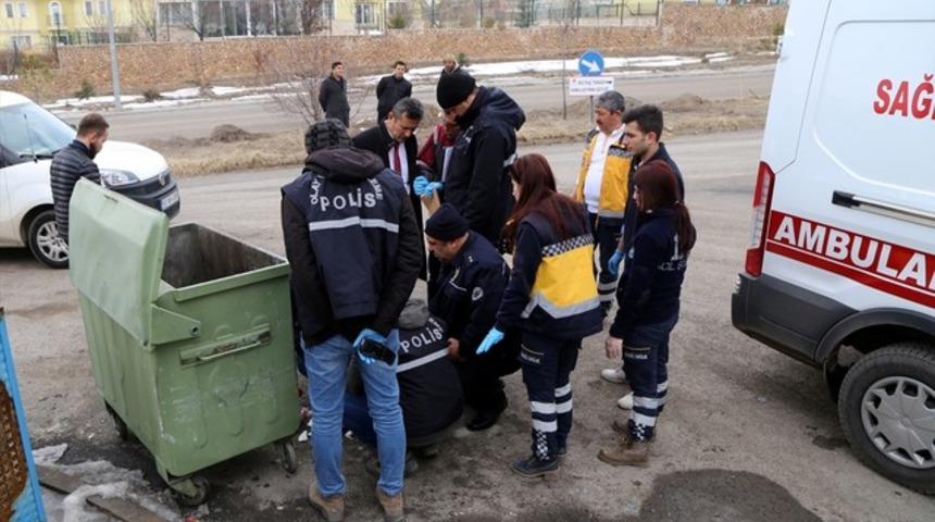 Sivas'ta &ccedil;&ouml;p konteynerinde bebek cesedi bulundu