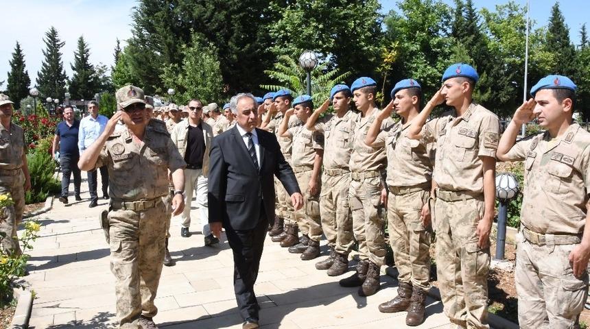 Rekt&ouml;r Turgut jandarma teşkilatının 180. kuruluş yıld&ouml;n&uuml;m&uuml;n kutladı