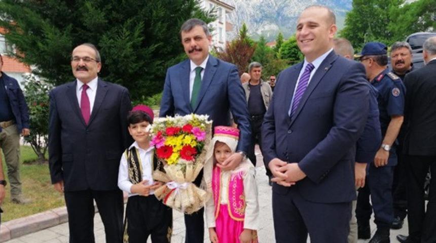 Vali &Ccedil;ift&ccedil;i Kargı&rsquo;da incelemelerde bulundu