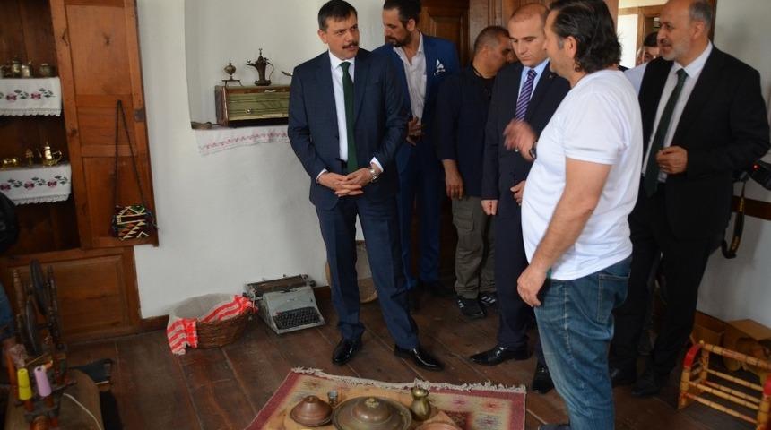 Vali &Ccedil;ift&ccedil;i, tarihi Hilmi Ağa Konağı&rsquo;nı gezdi