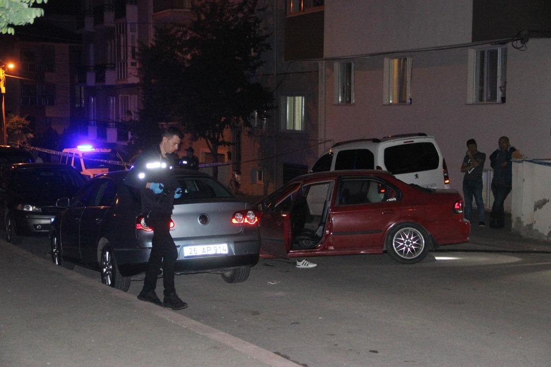 Seyir halindeki ara&ccedil;ta silahlı saldırıya uğradı!