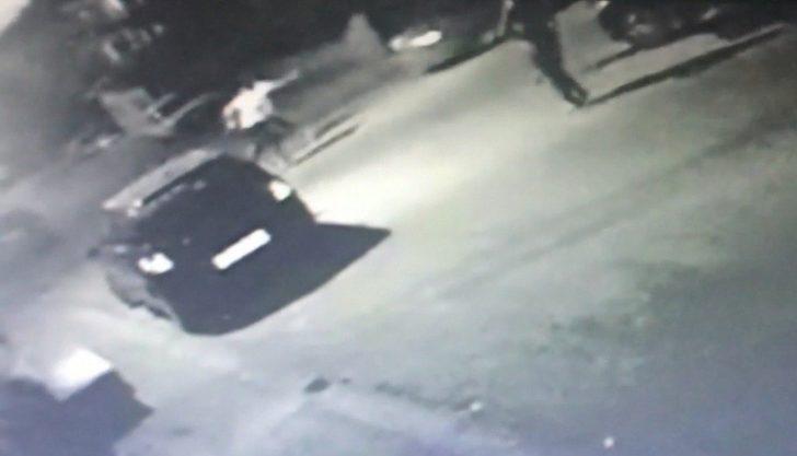 Seyir halindeki araçta silahlı saldırıya uğradı! G4