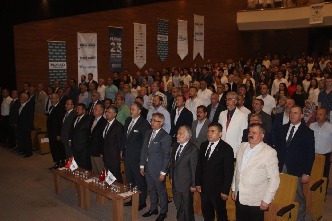 M&Uuml;SİAD başarılı 111 &ouml;ğrenciyi &ouml;d&uuml;llendirdi