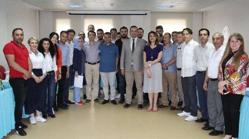 Sağlık &ccedil;alışanlarından oluşan T&uuml;rk Halk M&uuml;ziği korosuna başarı belgesi