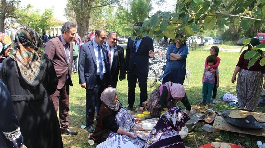 Dumlupınar&rsquo;da Halk Eğitim Merkezi M&uuml;d&uuml;rl&uuml;ğ&uuml; sergisi ilgi