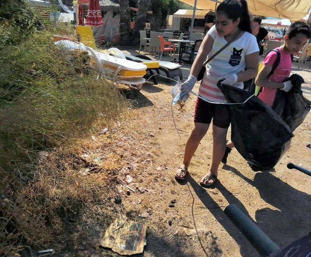 Turistik mahallede sakinler çevre temizliği yaptı