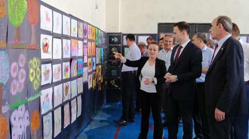 Ortaokul &ouml;ğrencilerinin yıl sonu sergisi ilgi g&ouml;rd&uuml;