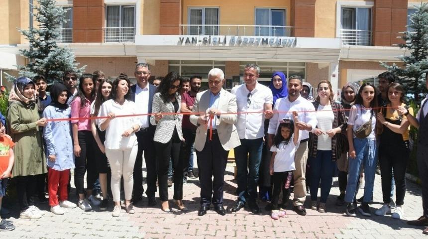 Edremit Anadolu Lisesi &ouml;ğrencilerinden resim sergisi