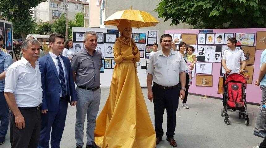 Rengarenk karma resim sergisi