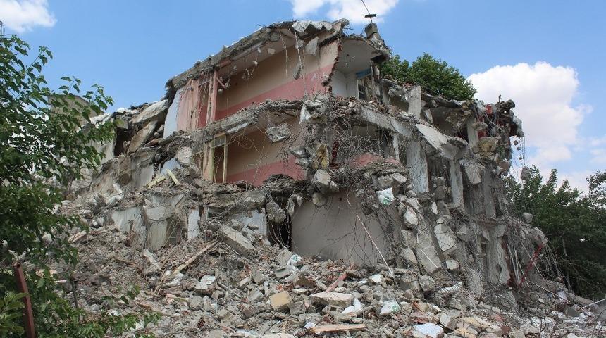 Millet Bah&ccedil;esi i&ccedil;in &ccedil;alışmalar s&uuml;r&uuml;yor