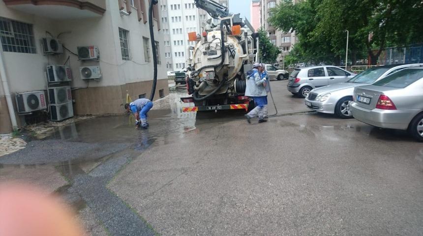 Büyükşehir Belediyesi ekipleri teyakkuz halinde çalışmalarını sürdürüyor