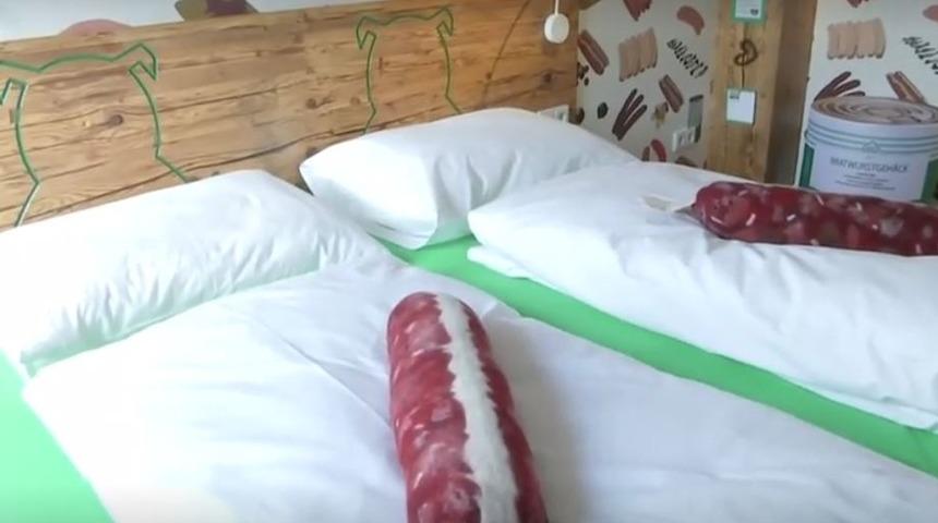 Dünyanın en tuhaf oteli Almaya’da açıldı! İşte karşınızda Sosis Otel...