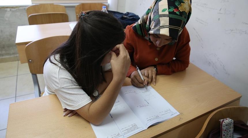 YKS öğrencileri sınava Haliliye Belediyesi ile hazırlanıyor