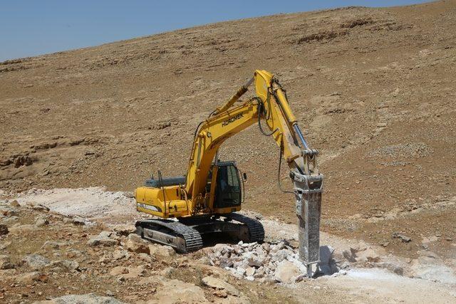 Eyyübiye Belediyesi yol yapım çalışmalarına ara vermeden devam ediyor