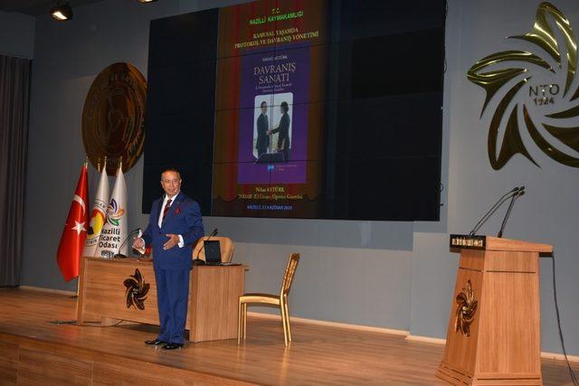 Yazar Nihat Aytürk, Nazilli’de konferans verdi