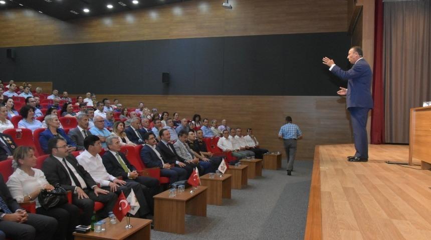 Yazar Nihat Ayt&uuml;rk, Nazilli&rsquo;de konferans verdi