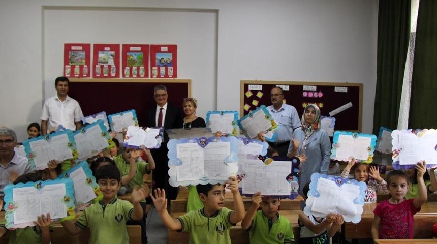 Adıyaman’da 153 bin 352 öğrenci karne sevinci yaşadı