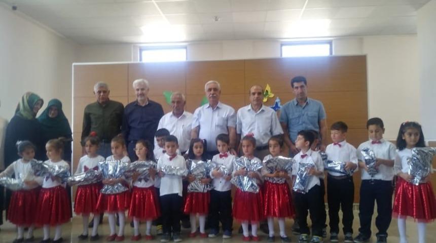 Okul öncesi öğrencileri Kur’anı Kerim okuyarak okula veda ettiler