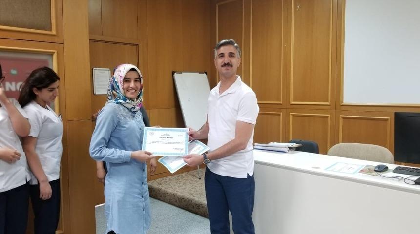 GA&Uuml;N Hastanesi&rsquo;nde anne s&uuml;t&uuml; ve emzirme danışmanlığı eğitimi