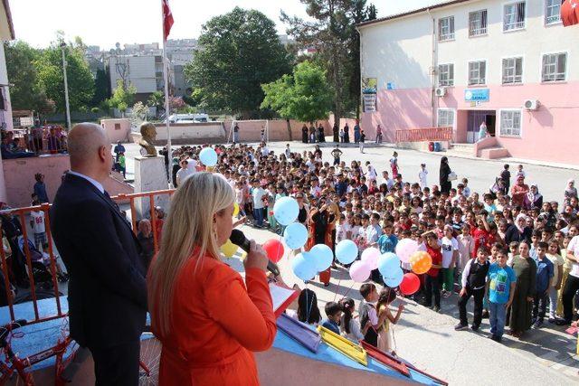 Haliliye Belediyesinden minik öğrencilere hediye