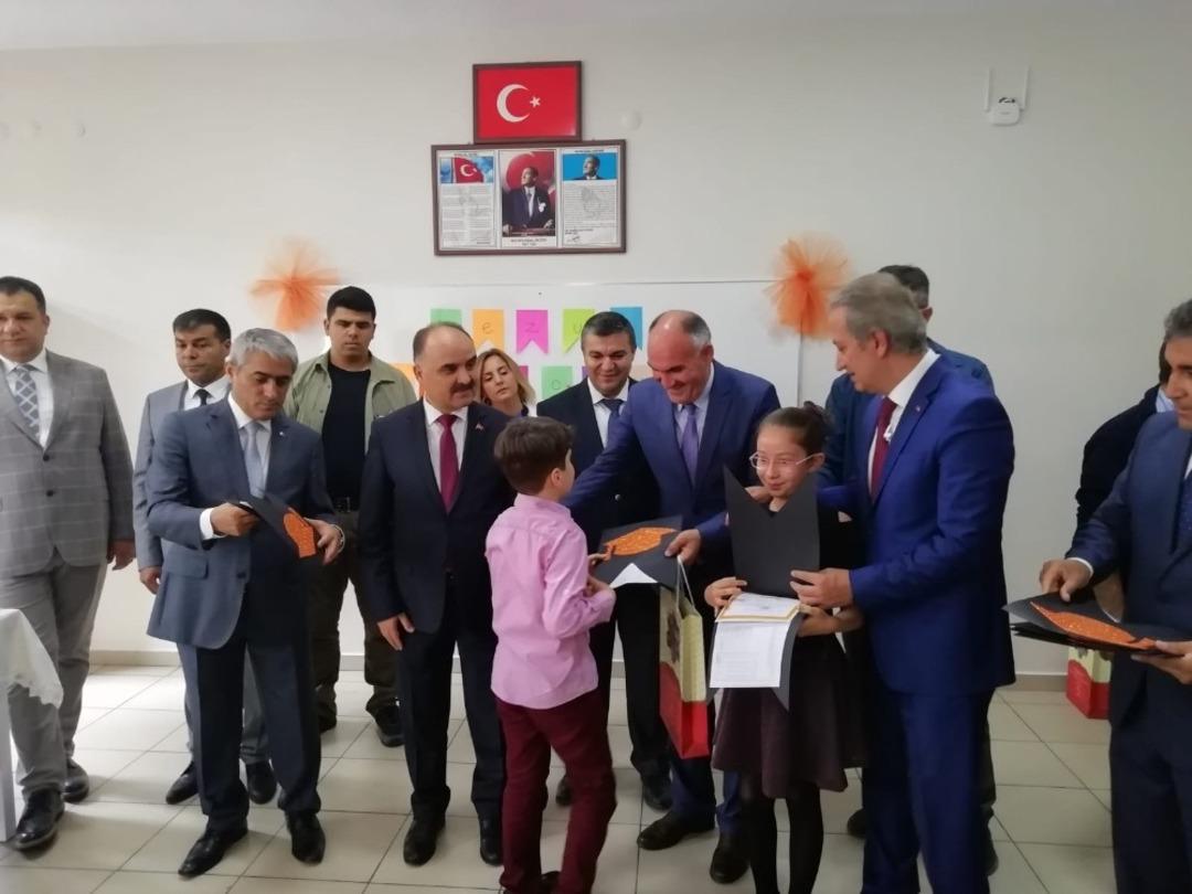 Vali Şehmus G&uuml;naydın: &ldquo;&Ccedil;ocukların bilgisayarda oyun bulması zekanın değil, ihmalin g&ouml;stergesidir&rdquo;