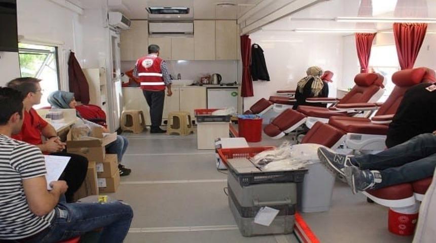 Sungurlu&rsquo;da 3 g&uuml;nde 159 &uuml;nite kan toplandı