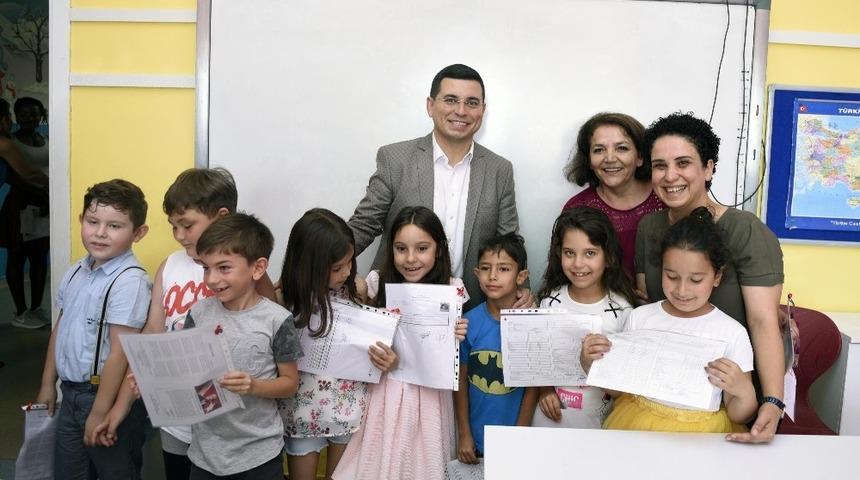 T&uuml;t&uuml;nc&uuml; &ccedil;iftinin karne sevinci