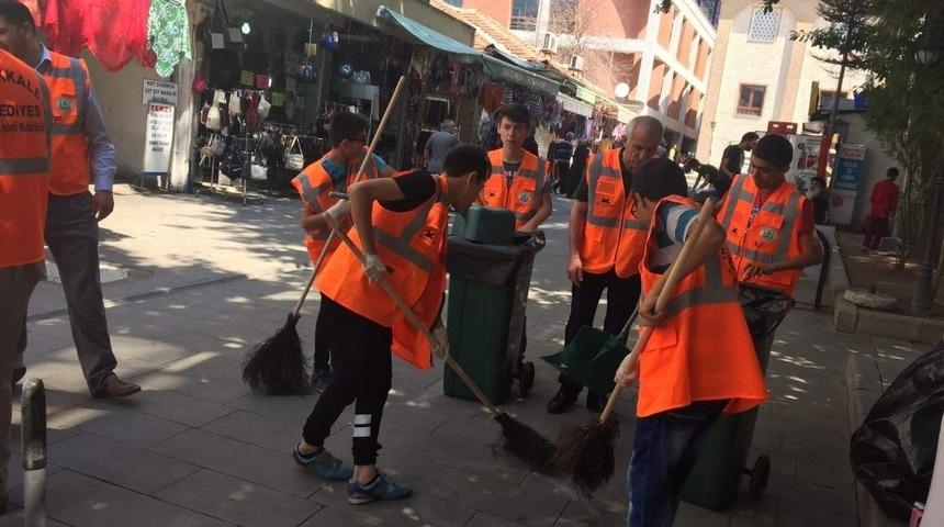 Yaz tatiline girerken temizlik yaptılar