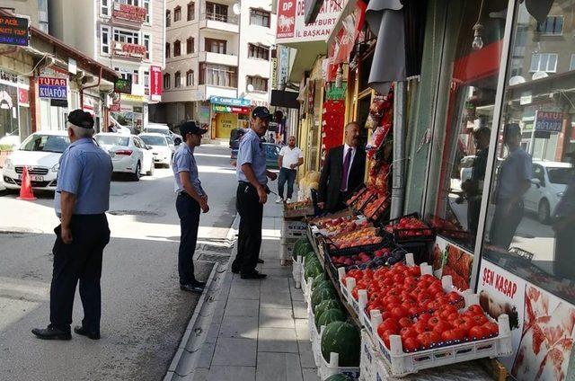 Zabıtadan kaldırım işgali denetimi!