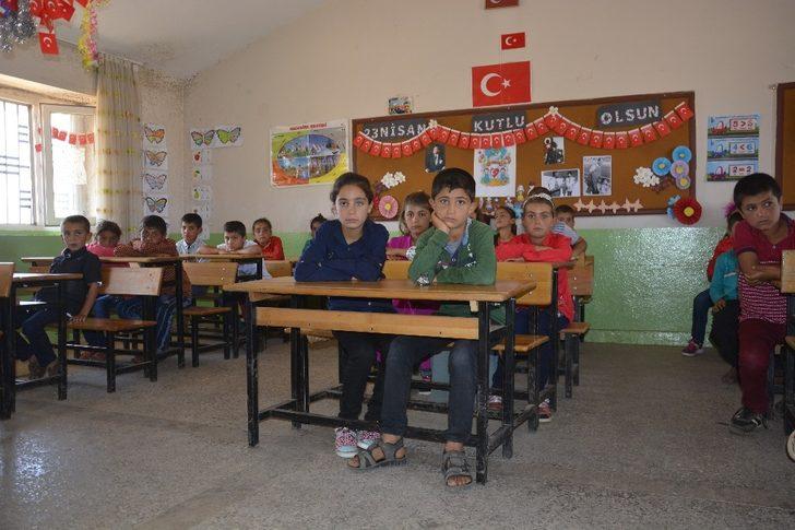 sehit ogretmen necmettin yilmaz in ogrencileri ilkokuldan mezun oldu son dakika haberler