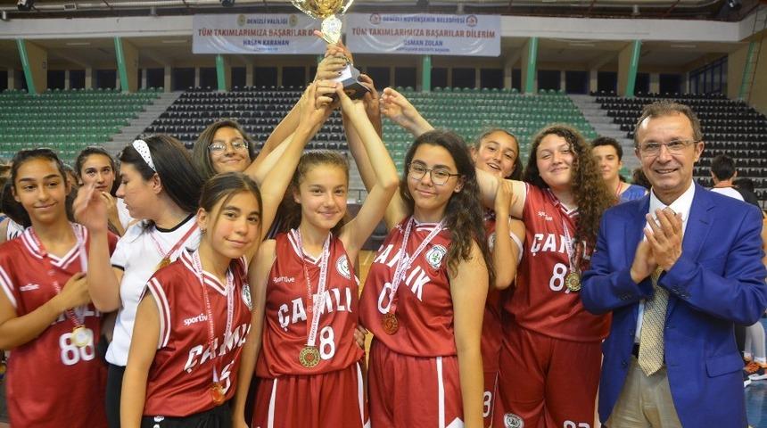 828 sporcu basketbol ma&ccedil;larında ter d&ouml;kt&uuml;