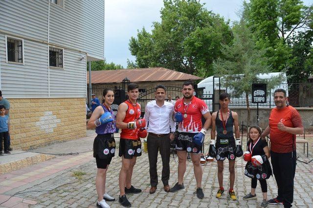 Halk eğitim merkezinde yılsonu sergisi d&uuml;zenledi 1