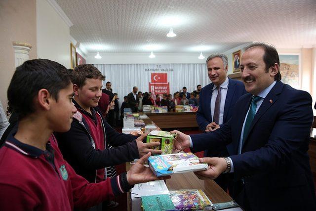 10 köy okuluna 3 bin kitap hediye edildi