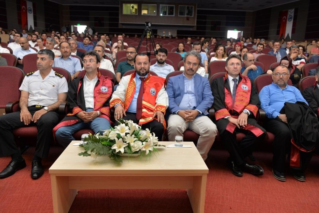 KM&Uuml;&rsquo;de akademik atama ve y&uuml;kseltme &ouml;d&uuml;l t&ouml;reni