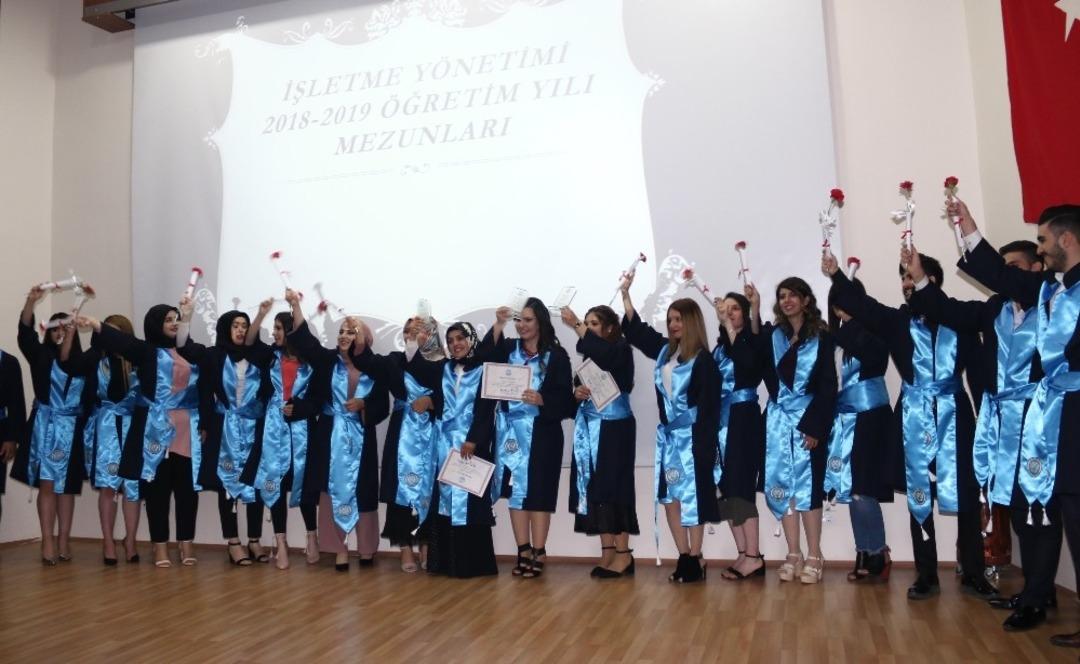 KAY&Uuml; Sosyal Bilimler Meslek Y&uuml;ksekokulu&rsquo;ndan 20 &Ouml;ğrenci Mezun Oldu