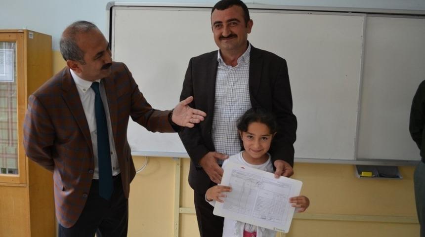 B&uuml;nyan&rsquo;da 4 bin 719 &Ouml;ğrenci Karne Aldı