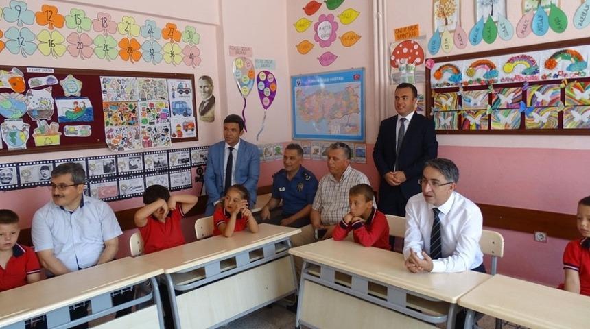 Havran&rsquo;da son zil &ccedil;aldı, &ouml;ğrenciler karnelerine kavuştu